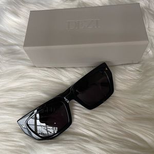 DEZI Switch black and gold sunglasses
